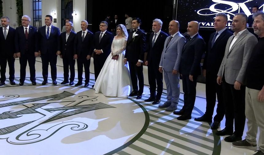 Özarslan ve Bayazıt ailelerinin mutlu günü
