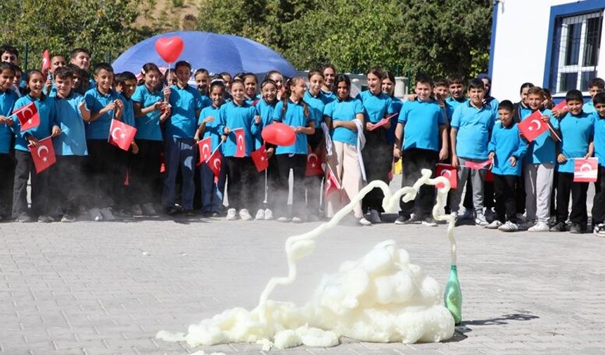 Kahramanmaraş'ta TÜBİTAK 4009 Desteğiyle Bilim Devrimi: "Köyden Gökyüzüne Keşif Yolculuğu" Başladı!