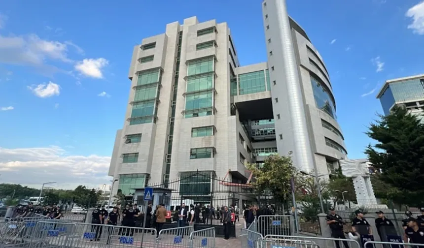 Mersin Büyükşehir ve İlçe Belediyelerine Yolsuzluk Soruşturması! Vahap Seçer ve Belediye Başkanları Adliyede