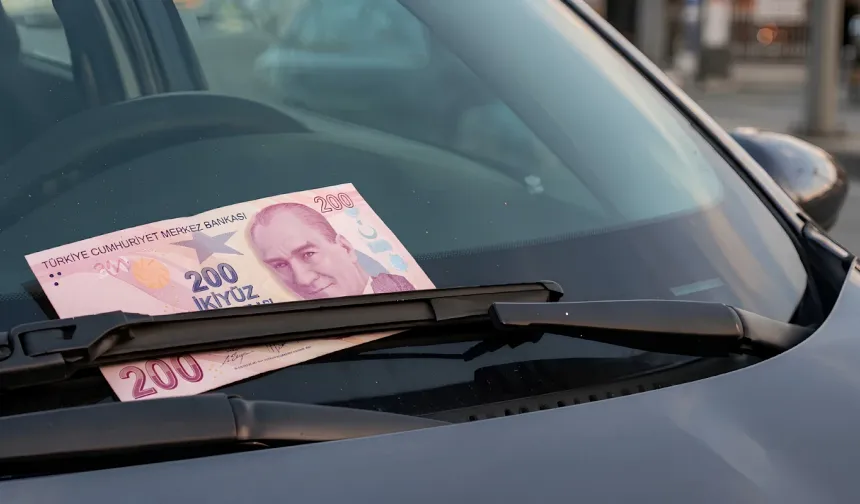 Aracınızın Ön Camında 200 TL Görürseniz Sakın İnmeyin! İşte Hırsızların Yeni Tuzağı...