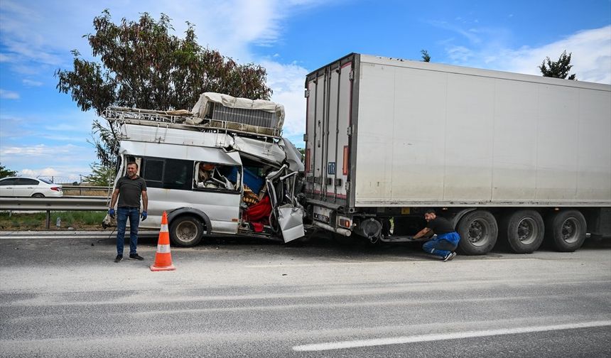 Ankara-Tarsus Otoyolu’nda 6 Araç Birbirine Girdi, 11 Kişi Yaralandı!