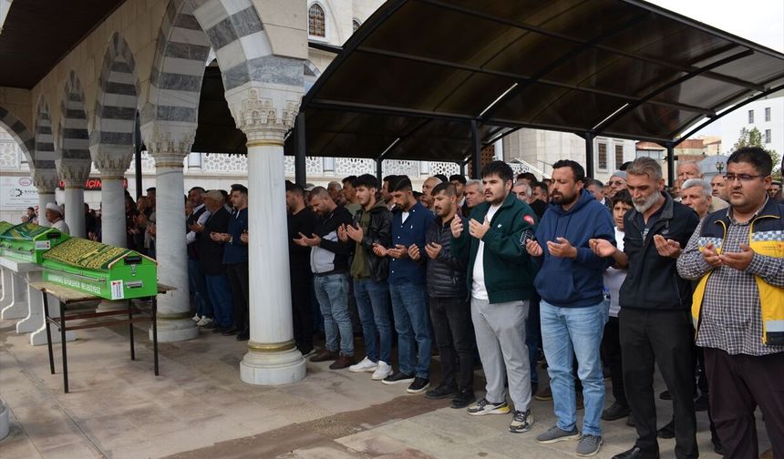 MHP Milletvekilinin Yaralandığı Kazada Hayatını Kaybeden Genç Toprağa Verildi