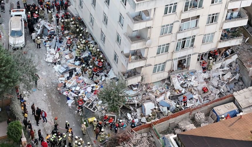 Maltepe'de 7 Katlı Bina Çöktü! Enkaz Altındakileri Kurtarma Çalışması Sürüyor