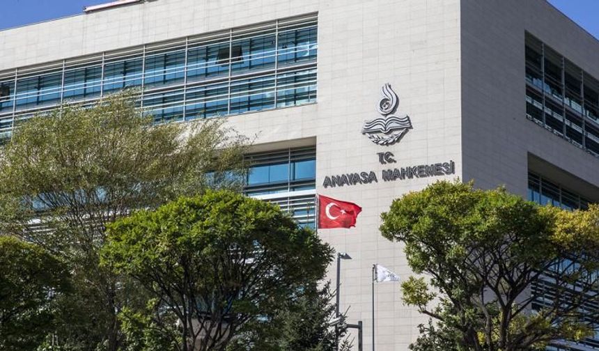 Anayasa Mahkemesi'nden 26 Siyasi Parti Hakkında Suç Duyurusu Kararı