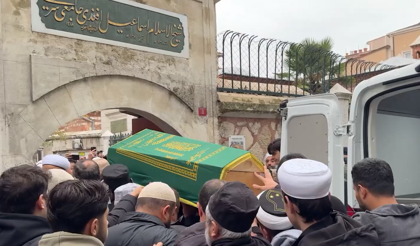 Fatih'te Akıma Kapılarak Can Veren 14 Yaşındaki Mahmut Son Yolculuğuna Uğurlandı