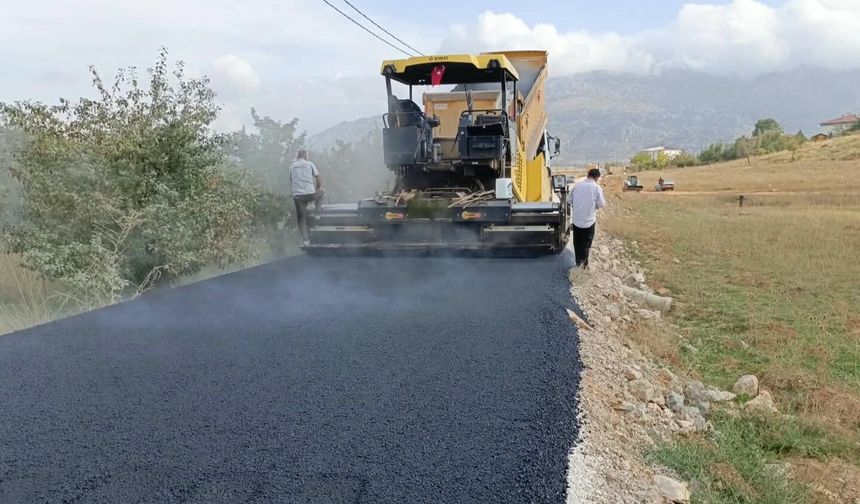 Büyükşehir'den Göksun Devlettepe Yoluna Sıcak Asfalt Hamlesi