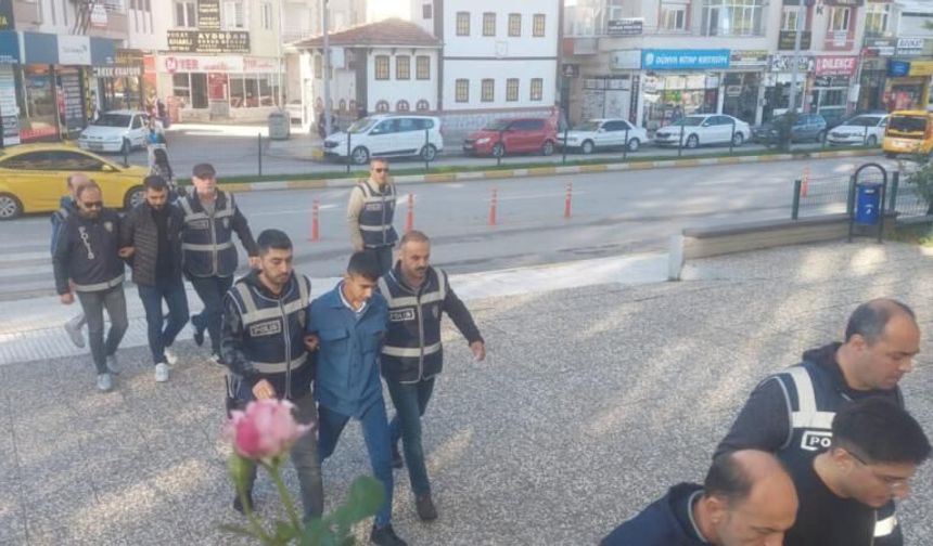 İçişleri Bakanlığı’ndan Dev Operasyon! 15 İlde 523 Milyon Liralık Vurgun Çökertildi