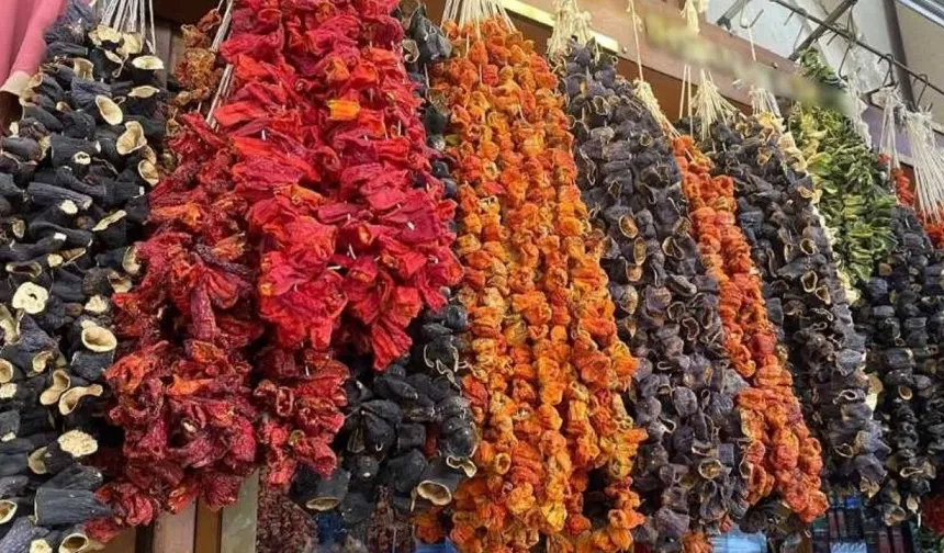 Patlıcan, Bamya, Biber… Maraş’ın Kuruluk Kış Lezzetleri Tezgâhlarda