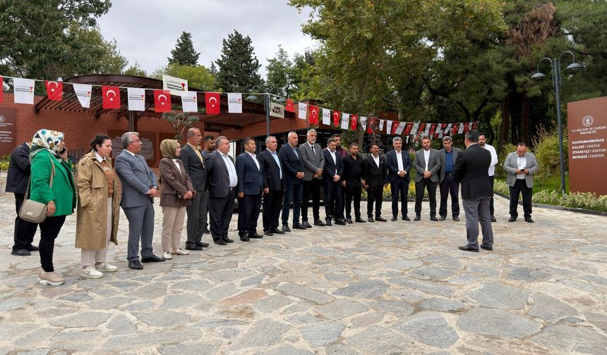 Muhtarlar Tarihi Kalede Bir Araya Geldi! Tarihçi Mehmet Işık Kahramanmaraş Destanını Anlattı
