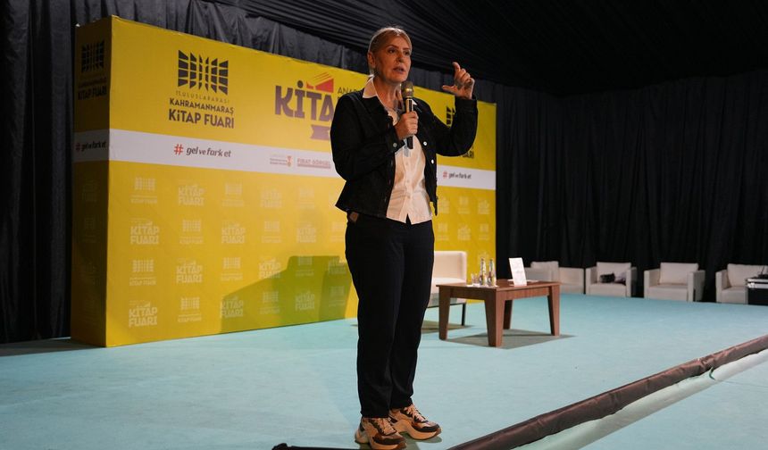 Sevda Türküsev’den Kitap Fuarı'nda Sosyal Medya ve Aile Uyarısı!