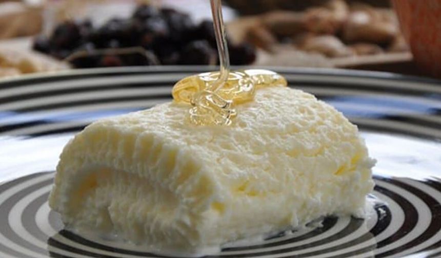 TasteAtlas "Dünyanın En İyi 100 Süt Ürünü"nü Açıkladı: Türkiye İlk 3'te!