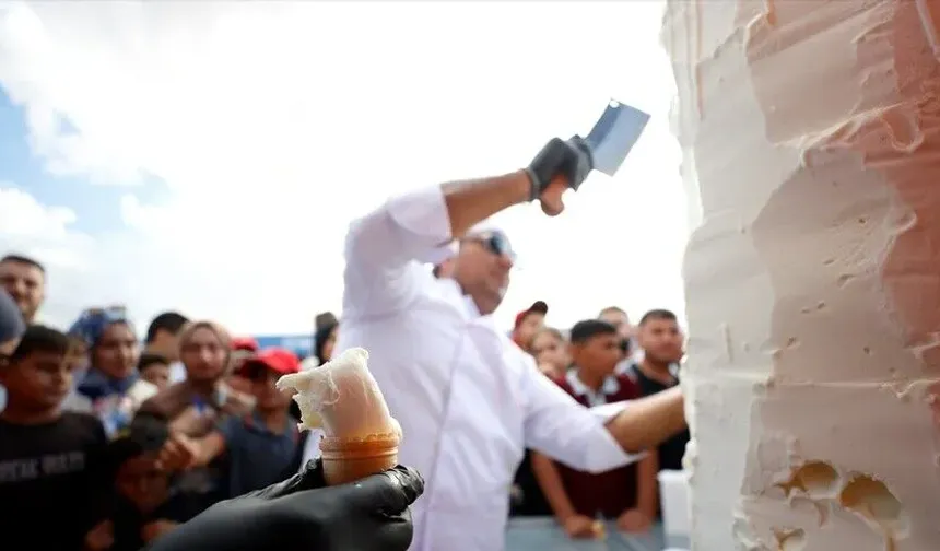 TEKNOFEST Güneydoğu’da 100 Kilogram Maraş Dondurması Dağıtıldı