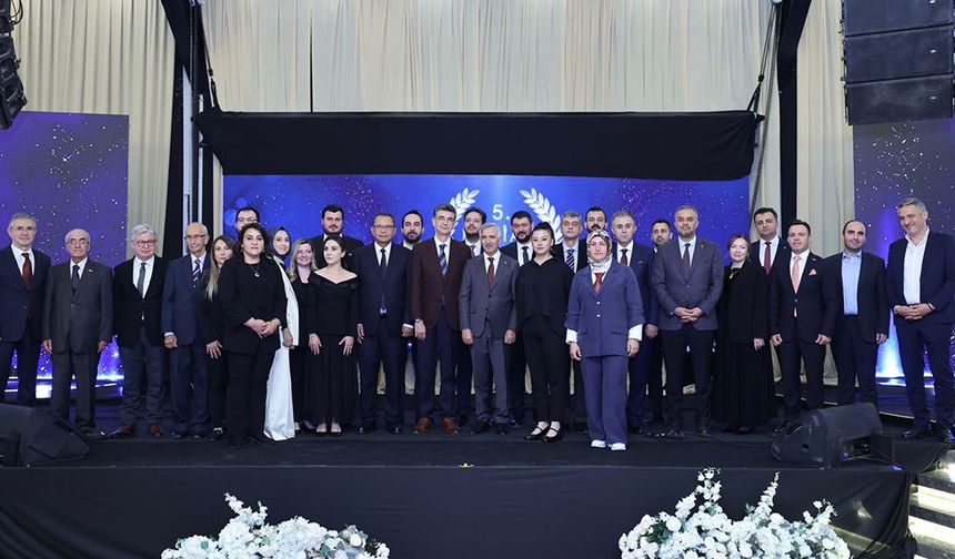 Kahramanmaraş'ta Yılın "En"leri Belli Oldu! 5. KASİAD Ödülleri Sahiplerini Buldu