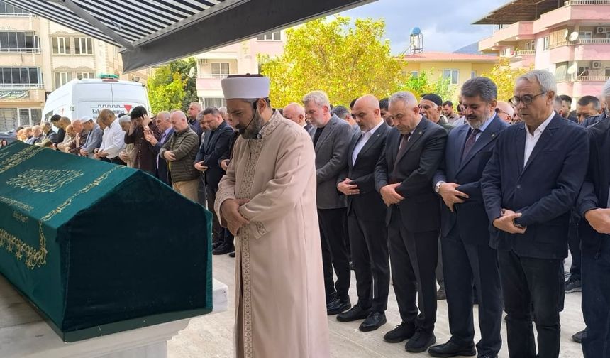 Mesut Dedeoğlu’nun Acı Günü! Annesi Solmaz Dedeoğlu Son Yolculuğuna Uğurlandı